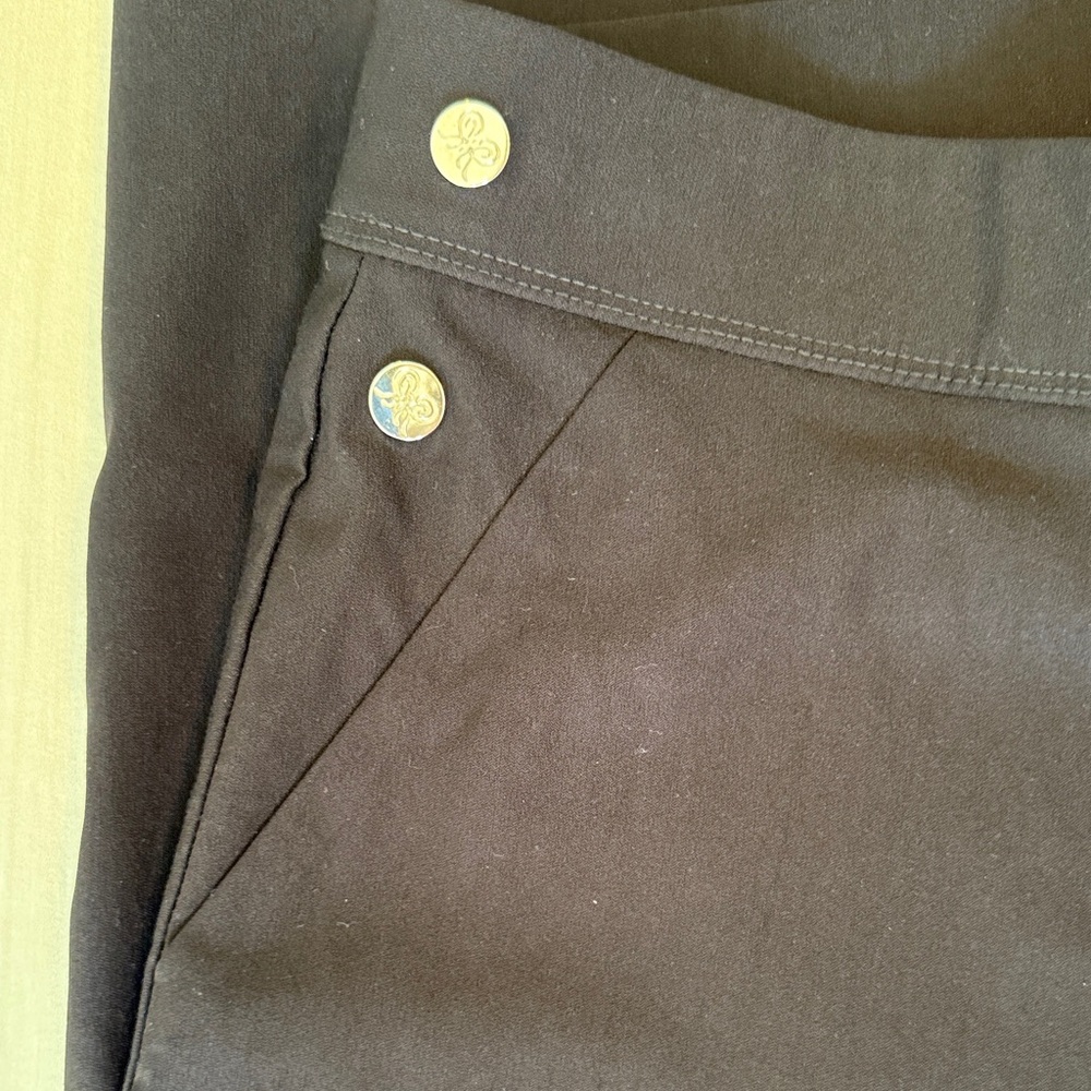 Rafaella Comfort| Black Flat Front Stretch Capri/Cropped pants - Picture 3 of 9